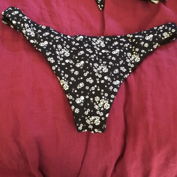 Floral Bikini - Picture 4 of 4